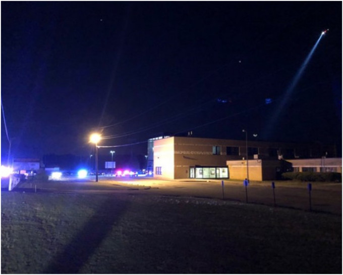佐治亚州一间高中晚上亦发生枪击案。网图