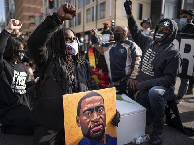 弗洛伊德的死触发席卷全美的反警暴及反种族主义示威浪潮及骚乱。AP
