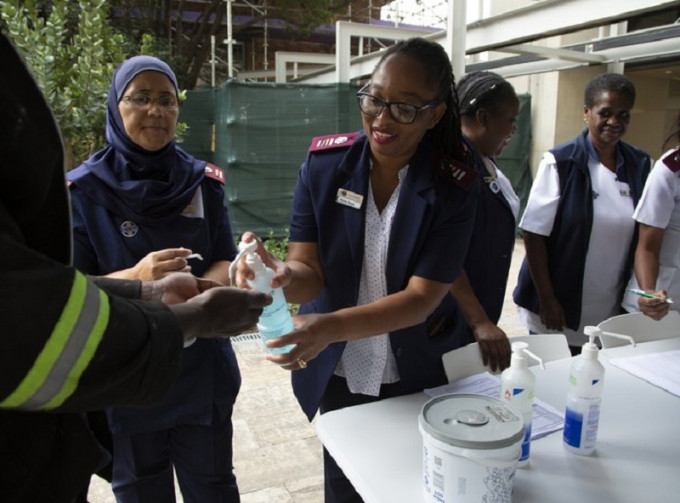 非洲多个国家推出措施，防止疫情散播。AP