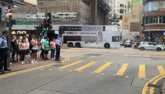 警港岛一连三日打击行人交通违例。警方提供