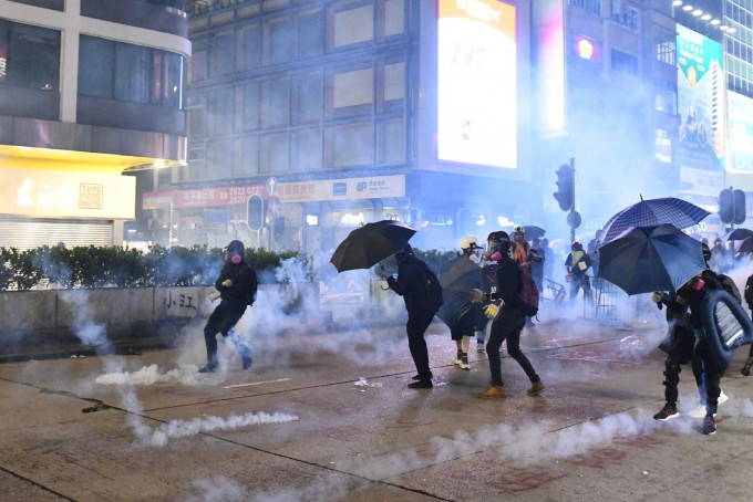 警方於九龍一帶驅散行動，籲市民勿逗留觀看。