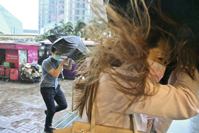 天文台预测，星期三雨势有时颇大。资料图片