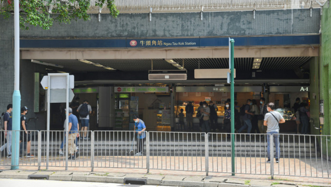 牛头角站车厢猥亵露体 ，46岁马来西亚男被捕。