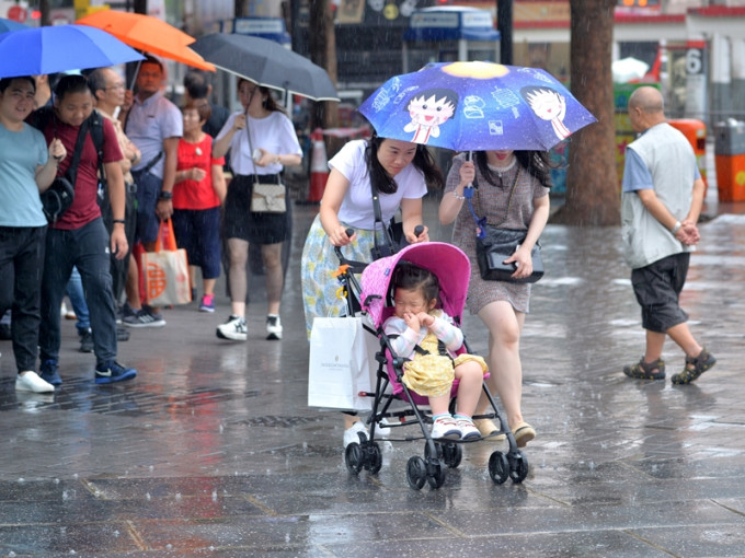 天文台预料今日有骤雨。资料图片