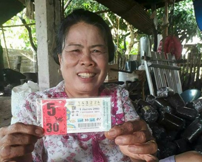泰祖母买彩票「食诈糊」，激到血压高送院。网上图片