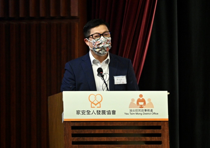 鄧炳強提到，《香港國安法》落實一年，社會由亂轉治，市民更加尊重法治精神。