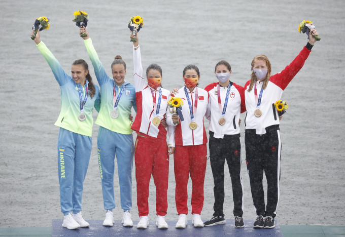 中国组合夺女子500米静水皮划艇金牌。Reuters