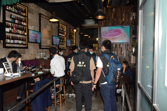 警员调查陈淑庄曾到酒吧。