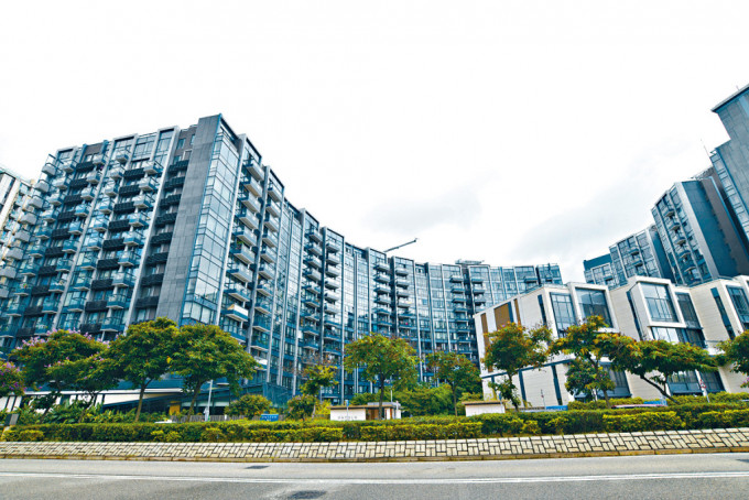 已属现楼的大埔朗涛昨日连环售出2伙4房户，涉额逾8400万。