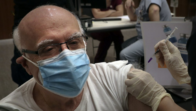 意大利推新冠疫苗强制令，50岁以上民众必须打针。AP图片