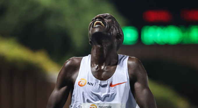 查普迪基以26分11秒00刷新男子10000米的纪录。网上图片