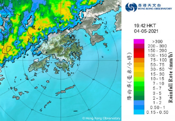 与低压槽相关的强雷雨区正影响珠江口一带。天文台