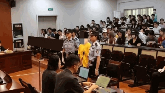 杨女终因寻衅滋事罪被判刑。（微博）
