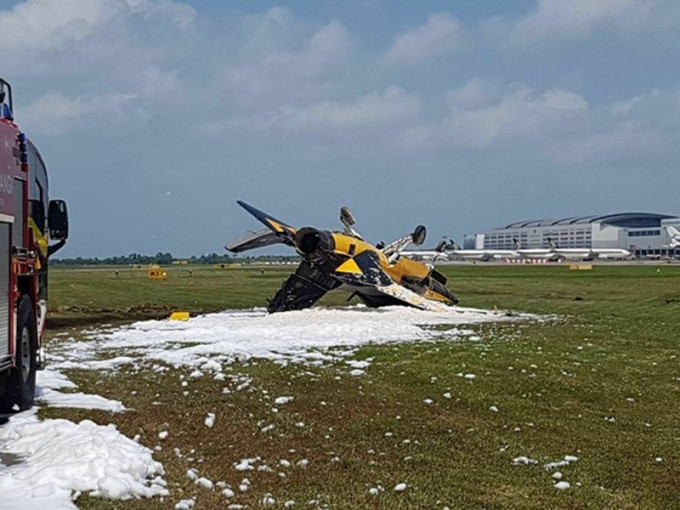 一架T-50金鷹教練機於表演時起飛失敗發生意外。（網圖）