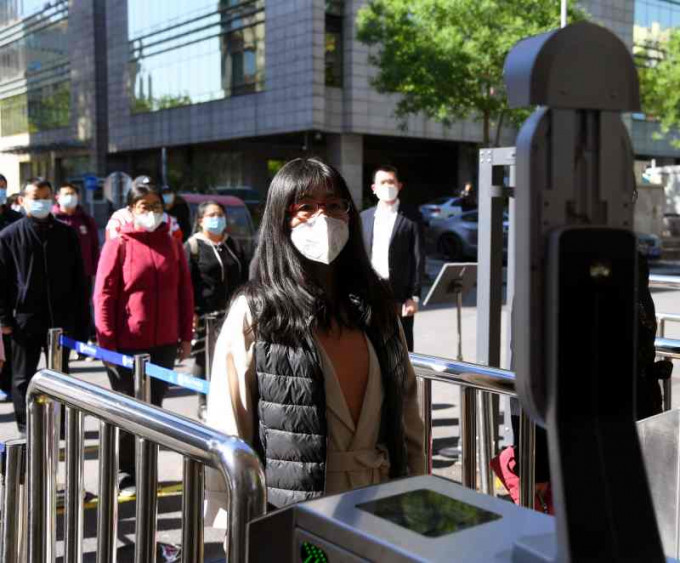 北京通過患流感要戴口罩措施。新華社