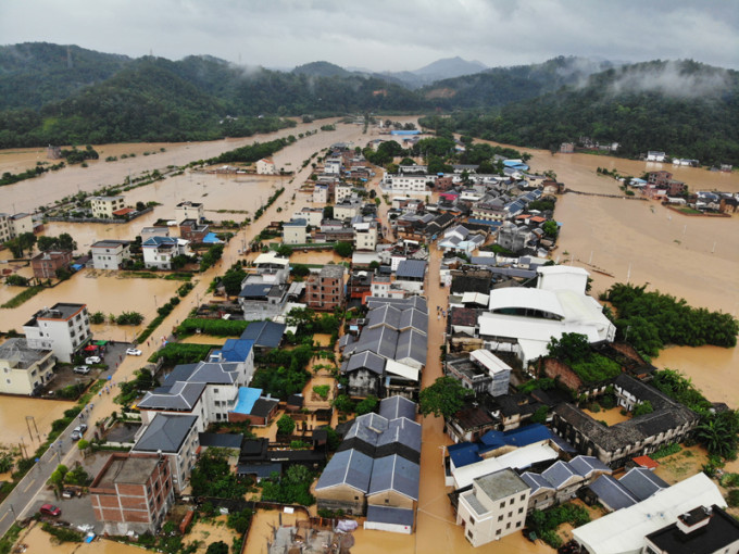 受持續暴雨影響，廣東多地嚴重水浸。（新華社圖片）