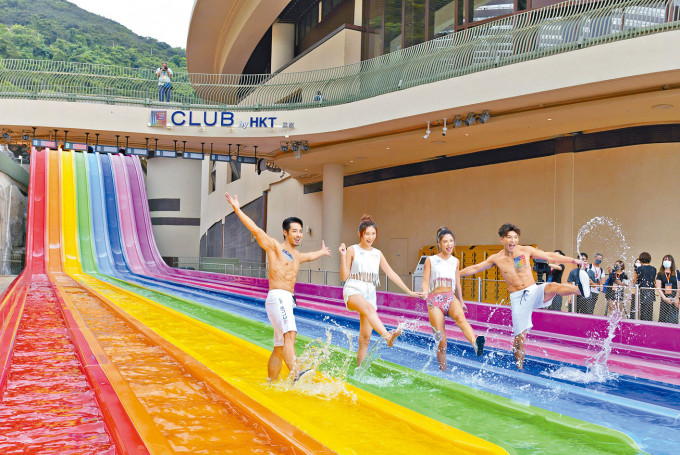 海洋公園水上樂園，中秋節當日正式開幕，票價將採用「動態定價」模式。