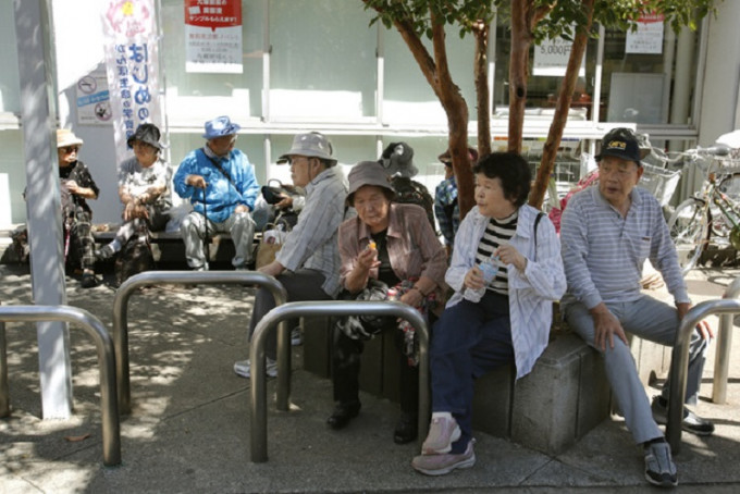 日本人口老化嚴重。AP圖片