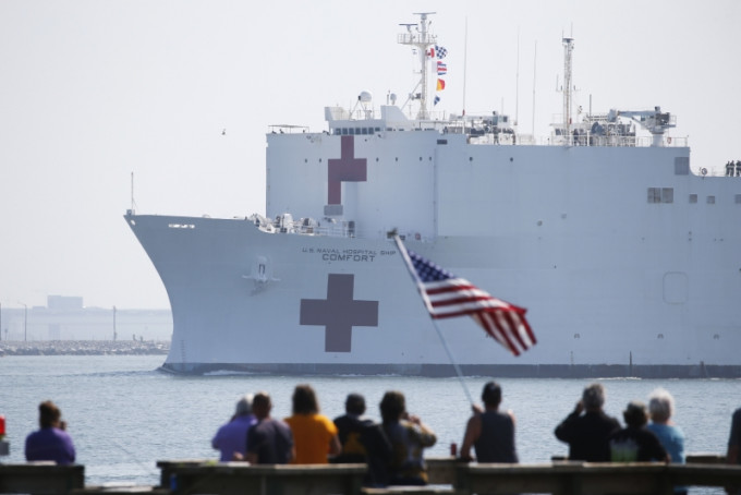 美军医疗船安慰号一名船员确诊，称未曾接触过病人。AP图