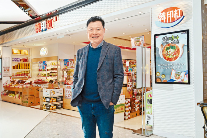 韩印红代表理事林栽华把家乡锦山盛产的人参引进香港销售，创下理想业绩。