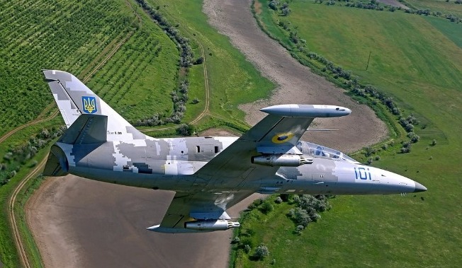 乌空军一架L-39训练机。网上图片