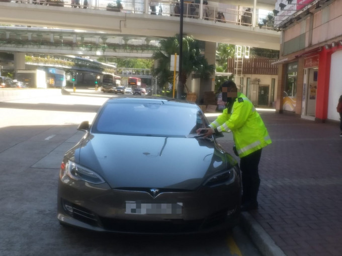 荃湾警区打击违例泊车。警方图片
