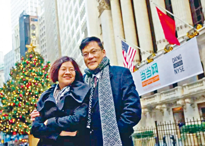 「當當網」的創辦人李國慶（右）、俞渝夫妻再現奪權紛爭。