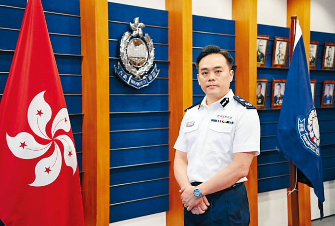 今日下班后荣休的警务处副处长（行动）袁旭健感言，很荣幸能见证警队一直进步。 