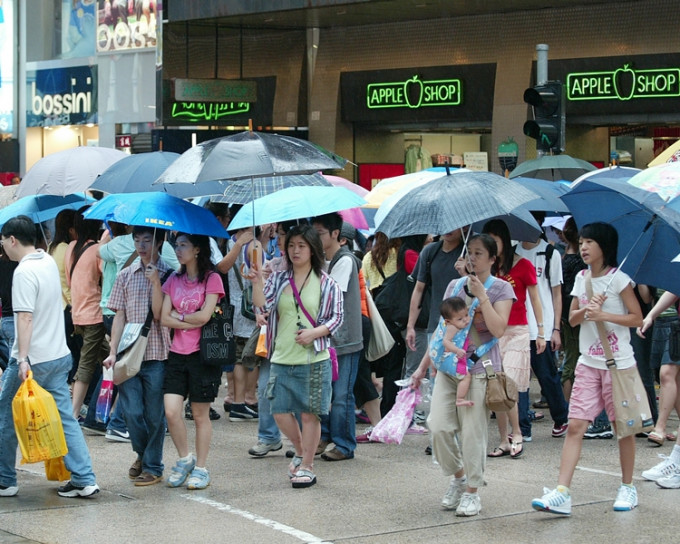 未來九日仍然會有驟雨，市民記得帶雨具出街。資料圖片