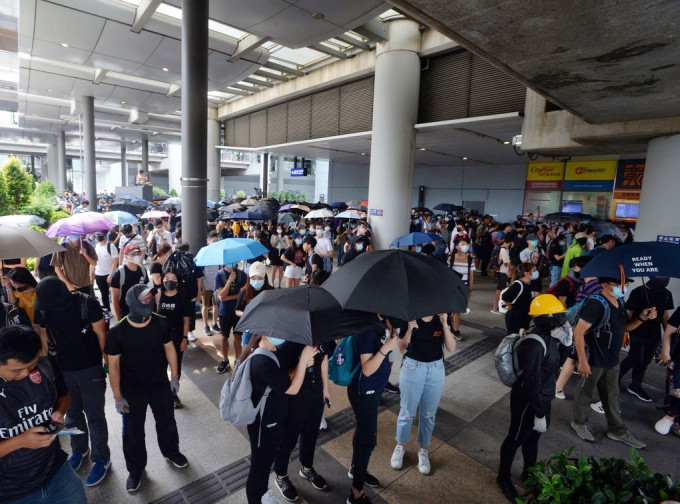 有示威者今午发起「机场交通压力测试」行动。