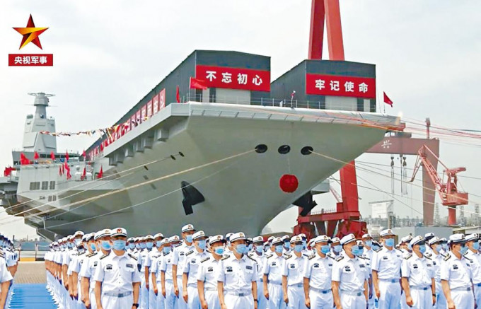 「福建舰」下水礼，有数百官兵参加。