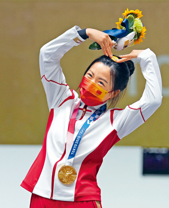 奥运国家队专用口罩内地爆红，图为气枪运动员杨倩。资料图片
