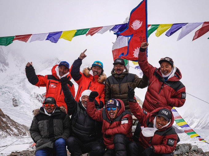 尼泊尔一支由10人组成的攀山队上周六成功登上世界第二高峰乔戈里峰。Nirmal Purja FB