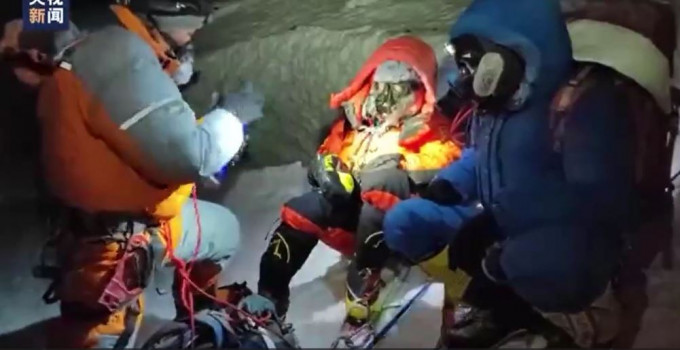 珠峰被救女子所僱登山公司  深夜發文指已支付救援費 否認忘恩負義。  資料圖片