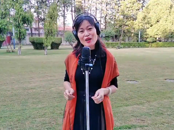 中國駐尼泊爾大使侯艷琪演唱尼泊爾歌曲。