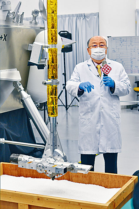 理工大學教授容啟亮研發月球採樣器。