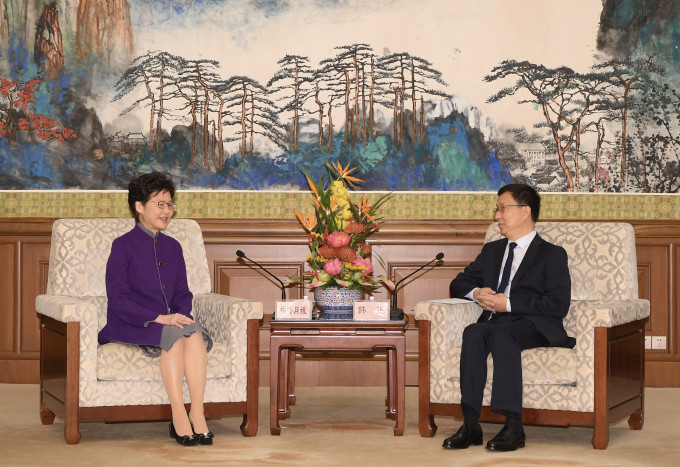 韩正在北京钓鱼台国宾馆接见林郑月娥 。 政府图片