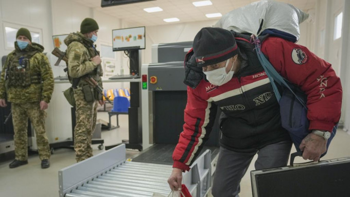 英美澳纽等多个国家呼吁侨胞尽快离开乌克兰。美联社图片