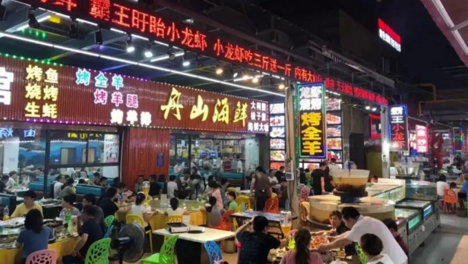 深圳全市恢復正常秩序，堂食按75%限流開放。