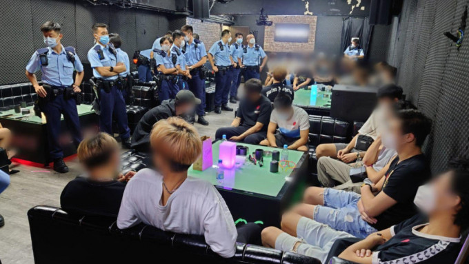 警方于中秋节连假期间（9月9至12日），联同多个政府部门，采取积极严厉的防疫执法行动。警方FB