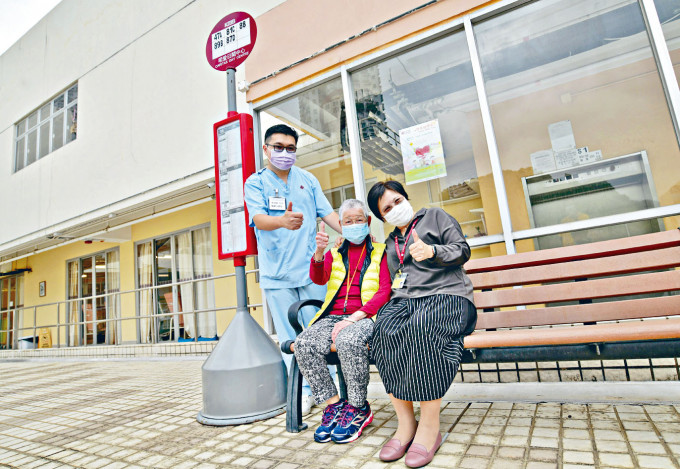 明愛利孝和護理安老院設立兩個巴士站，為患認知障礙症的長者減少不安。