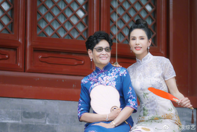 李若彤与妈妈一同参与浙江卫视真人骚节目《熟悉的味道》。