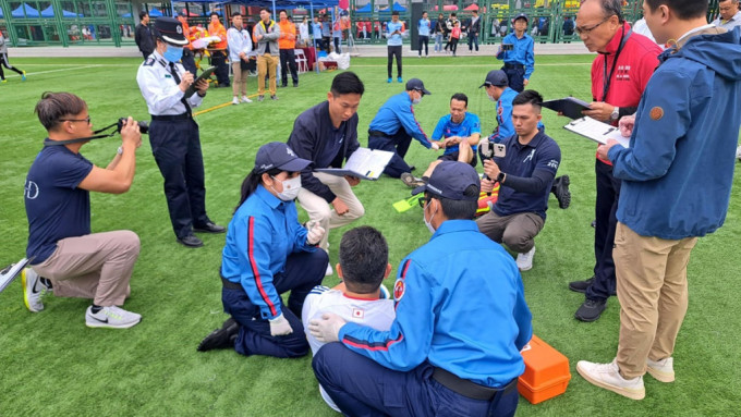 消防及救護青年團回顧兩個多月間活動，當中包括在「港島防災應急準備日 2024」參與青少年急救比賽中。消防處facebook截圖