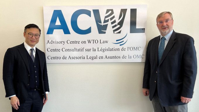 律政司副司长张国钧（左）于8日（日内瓦时间）在瑞士日内瓦与世界贸易组织法律支援中心行政总裁Niall Meagher（右）会面。律政司提供