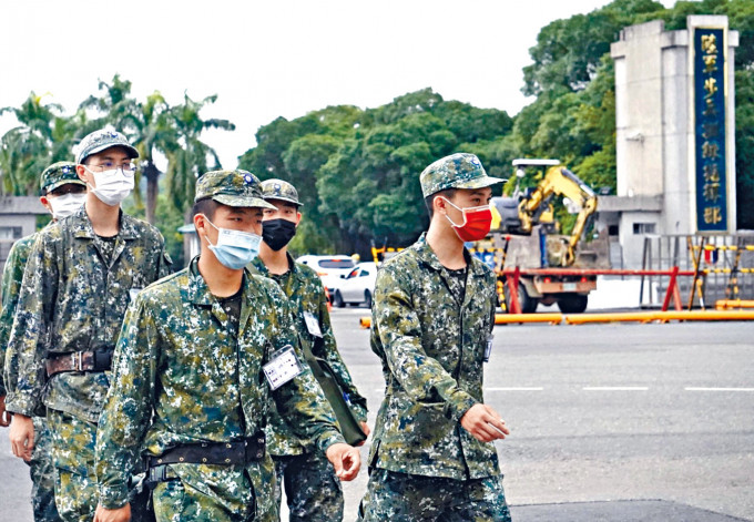台灣高雄陸軍步兵訓練指揮部發生軍人被炸傷事件。