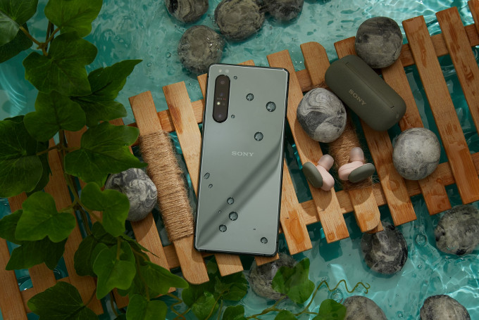 ●新登场的冰川绿色Xperia 1 II,沿用6.5寸4K HDR荧幕及S865 5G处理器等规格,但内置记忆容量增至12GB。