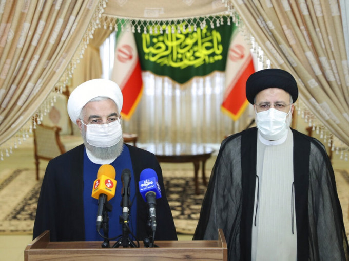 伊朗现任司法总监莱西(右)料将接替鲁哈尼(左)成为该国新任总统。AP图