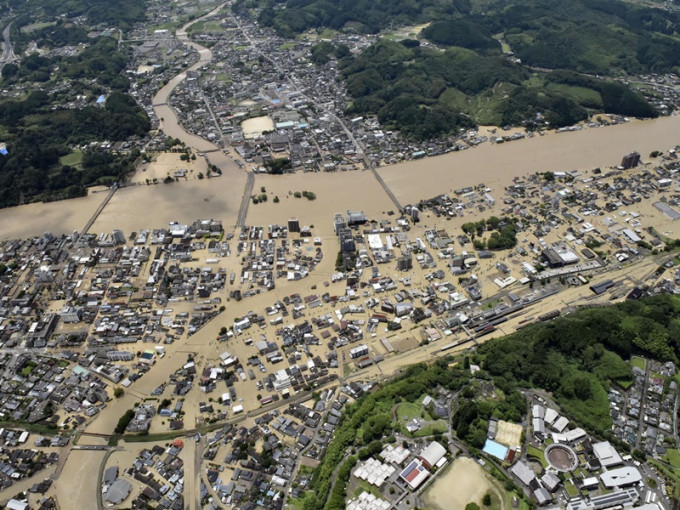 熊本縣多間民房被泥石流沖走。AP