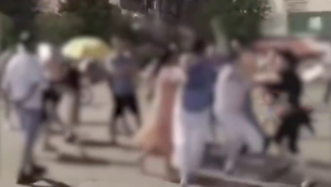 大媽中考期跳廣場舞滋擾學生，家長勸阻遭圍毆。