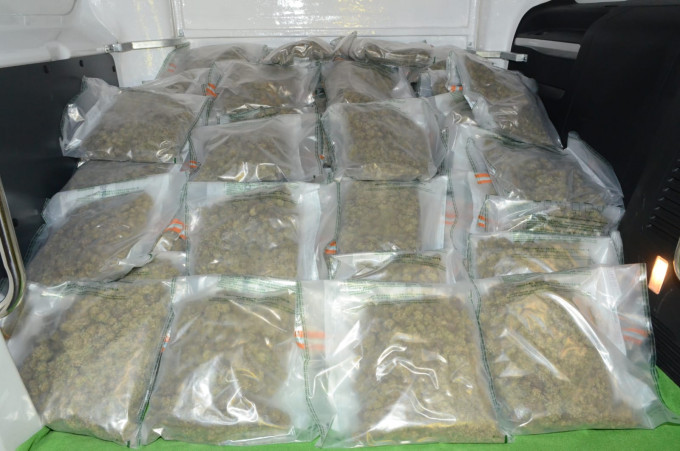海關在機場檢獲約60公斤大麻。